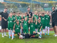 Neue Dressen  für die U 11 des SV Völs